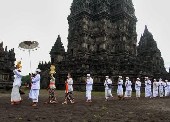 Candi Prambanan dapat digunakan untuk tempat ibadah umat Hindu di Indonesia dan dunia.