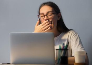 Ilustrasi kantuk. (Photo by yanalya on Freepik)