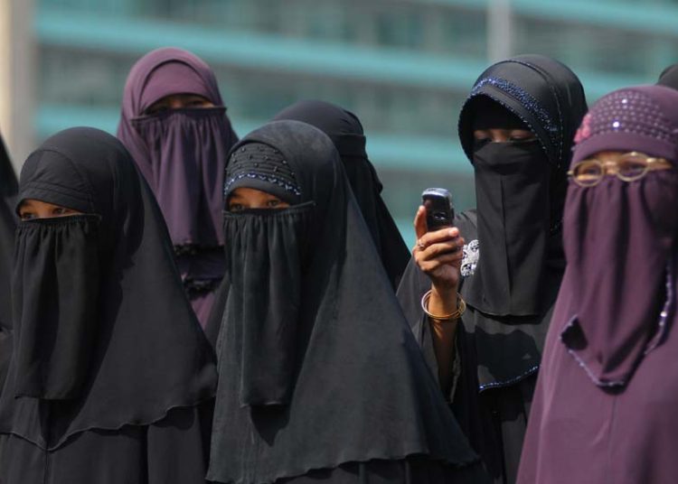 Hukum Waria Pakai Cadar dalam Pandangan Islam