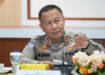 Kakorlantas Polri Irjen Pol Aan Suhanan bersama Dirut PT. Jasa Raharja dan Tim Survei kembali melanjutkan pengecekan di Pelabuhan PT ASDP Indonesia Ferry Cabang Ketapang, Banyuwangi, menjelang libur Natal dan Tahun Baru (Nataru) pada Jumat (29/11/2024)