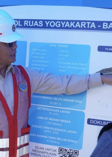 Direktur Jenderal Perhubungan Darat, Aan Suhanan bersama Dirut PT Jasa Marga, Kakorlantas Polri, dan Dirut Jasa Raharja meninjau kesiapan proyek Tol Yogyakarta-Bawen dan proyek Tol Solo-Yogyakarta