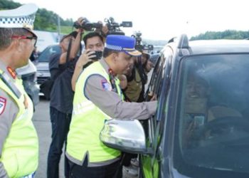 Kakorlantas Dampingi Kapolri Tinjau GT Kalikangkung