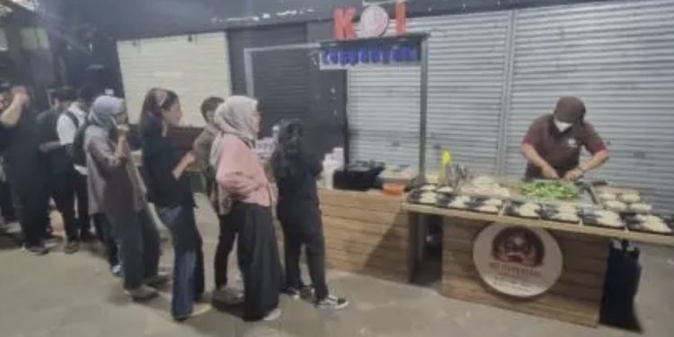 Kakorlantas Kirim Paket Buka Puasa ke Redaksi TV Nasional